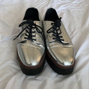 Steve Madden. Size 9M. Silver metallic platform shoes.